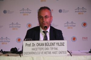 ENDOBRÝDGE 2013 ANTALYA KONGRESÝ TÜRKÝYE ENDOKRÝNOLOJÝ VE METABOLÝZMA DERNEÐÝ ÝLE AMERÝKAN ENDOKRÝN DERNEÐÝNÝN BÝRLÝKTE DÜZENLEDÝÐÝ "ENDOBRÝDGE 2013 TOPLANTISI" ANTALYADA GERÇEKLEÞTÝ TÜRKÝYE ENDOKRÝNOLOJÝ DERNEÐÝ BAÞKANI PROF.DR. GÜNDOÐDU: "ÝNSANLAR HASTALIÐIN FARKINDA DEÐÝL SON 10 YILDA DÝYABET ORANI ÝKÝ MÝSLÝ ARTTI" "YÜRÜYEN MERDÝVENLER, ASANSÖRLER, ARABALARIN ÇOK SAYIDA KULLANILMASI KÝLO ALDIRMAYI KOLAYLAÞTIRIYOR" "HASTALIK YOK HASTA VAR  HER HASTANIN GENETÝK YAPISI,YAÞAM TARZI,EKONOMÝK DURUMU FARKLI" AMERÝKAN ENDOKRÝN DERNEÐÝ ÖNCEKÝ BAÞKANI PROF.DR. WÝLLÝAM F. YOUNG: "KARÞILAÞILAN GÜÇLÜKLER BÝR ORGANLA ÝLGÝLÝ DEÐÝL" PROF.DR. ROBERT A. VÝGERSKY: "TÝP 2YÝ ARTIK ÇOCUKLARDA DA GÖRÜYORUZ ABDDE 26 MÝLYON DÝYABET HASTASI VAR"