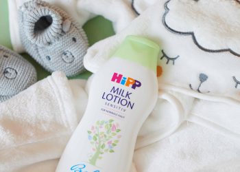 CİLDİNİZİ ORGANİK BADEM YAĞI  ile BULUŞTURAN HiPP VÜCUT  LOSYONU ile BESLEYİN..