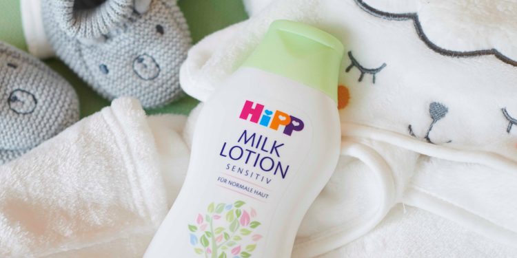 CİLDİNİZİ ORGANİK BADEM YAĞI  ile BULUŞTURAN HiPP VÜCUT  LOSYONU ile BESLEYİN..