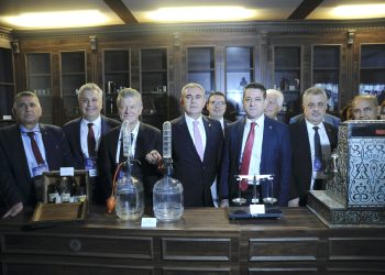 “HAVANDAN DİJİTALE” EN BÜYÜK ECZACILIK BULUŞMASI GELECEĞİN E HALİ DEVAM EDİYOR…