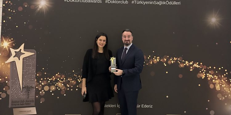 Berko İlaç “Yılın Sosyal Sorumluluk Projesi” Ödülü Aldı