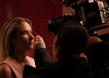 AVÈNE, YENİ REKLAM FİLMİNDE HYALURON ACTIV B3 İLE ÇİZGİLERE ÇİZGİ ÇEKİYOR!