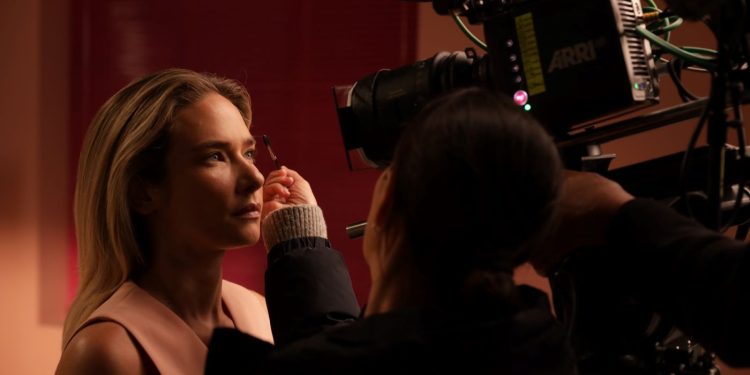 AVÈNE, YENİ REKLAM FİLMİNDE HYALURON ACTIV B3 İLE ÇİZGİLERE ÇİZGİ ÇEKİYOR!