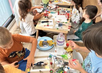 Geri dönüşüm malzemelerinden ‘fotoğraf çerçevesi’ yaptılar