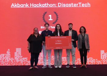 Akbank Hackathon: DisasterTech’de PharGen-Z birinci oldu