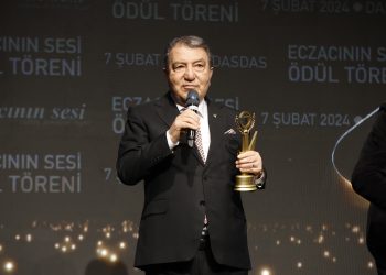 Ecz. Berat Beran’a Yaşam Boyu Onur Ödülü