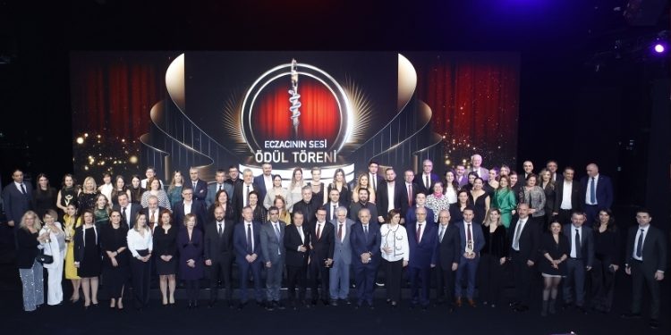 ECZACILIĞIN “ENLERİ” ÖDÜLLERİNİ ALDI