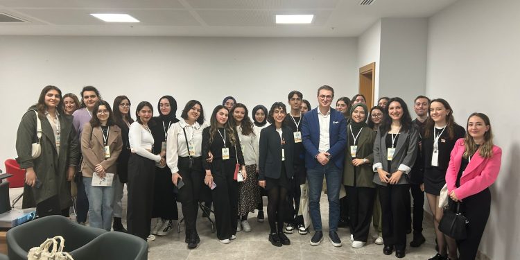 GENÇ ECZACILAR İLE İLAÇ SEKTÖRÜNDE ÇEVRESEL SÜRDÜRÜLEBİLİRLİK ATÖLYESİ GERÇEKLEŞTİ