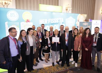 Apitera Propolisli Çocuk Spreyi 600 doktora tanıtıldı