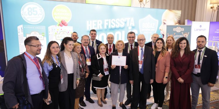 Apitera Propolisli Çocuk Spreyi 600 doktora tanıtıldı