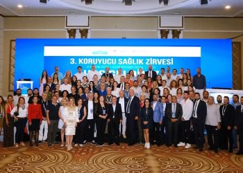 Koruyucu Sağlık Zirvesi’ne 300’ü aşkın eczacı katıldı