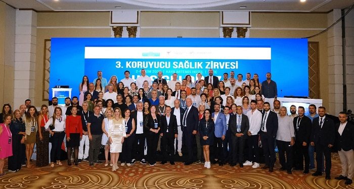 Koruyucu Sağlık Zirvesi’ne 300’ü aşkın eczacı katıldı