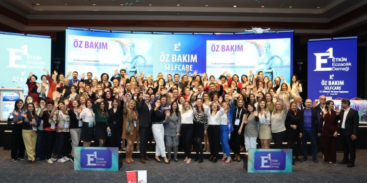 Başkan Akköse: “Eczacılar Öz Bakımın Güçlü Bir Paydaşıdır”